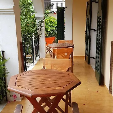Apartament Castello Bellos *